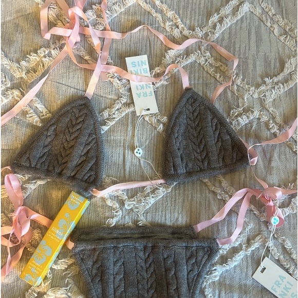 Frankie’s bikini set - Picture 3 of 3